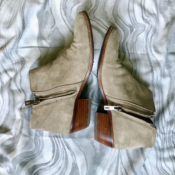 petty bootie - Picture 2 of 9